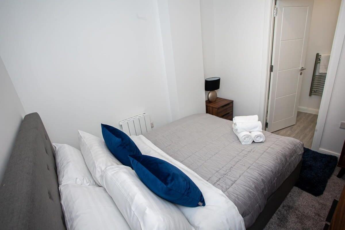 Lovely Open Plan 1 Bedroom Apartment In Bolton Bagian luar foto