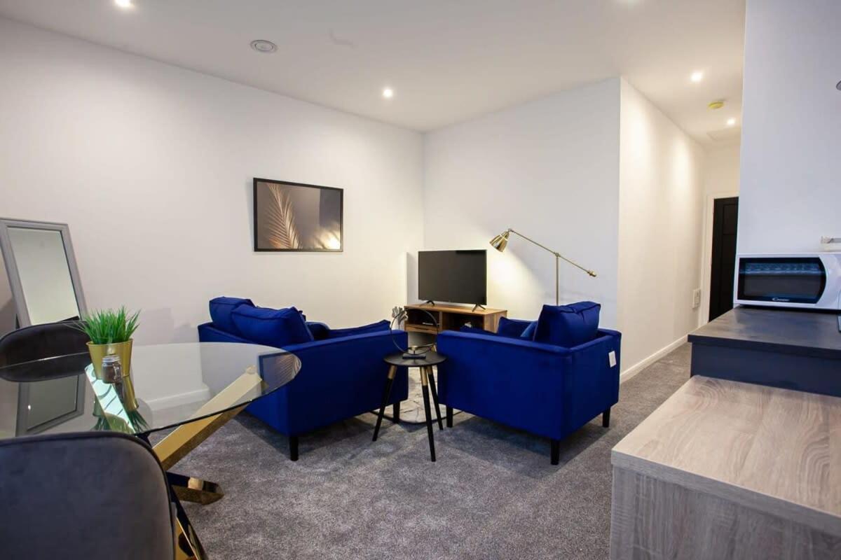 Lovely Open Plan 1 Bedroom Apartment In Bolton Bagian luar foto