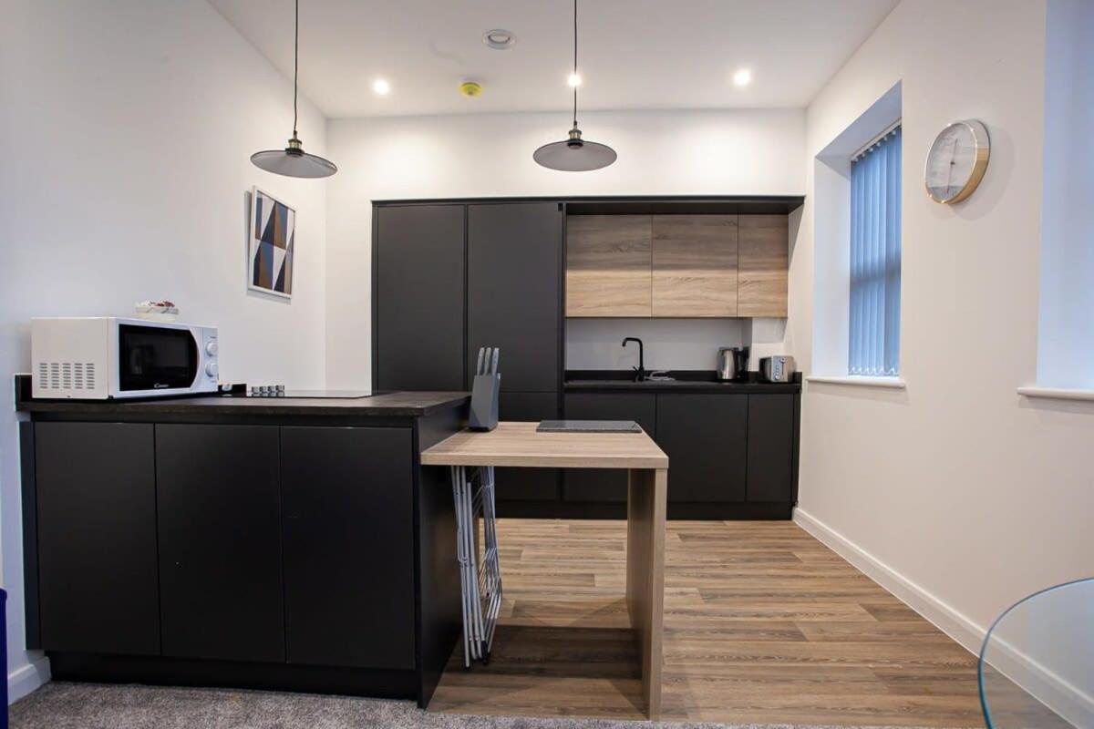 Lovely Open Plan 1 Bedroom Apartment In Bolton Bagian luar foto