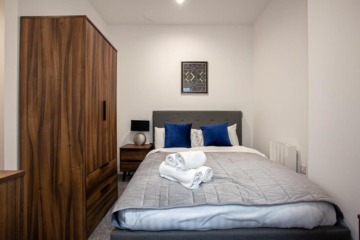 Lovely Open Plan 1 Bedroom Apartment In Bolton Bagian luar foto