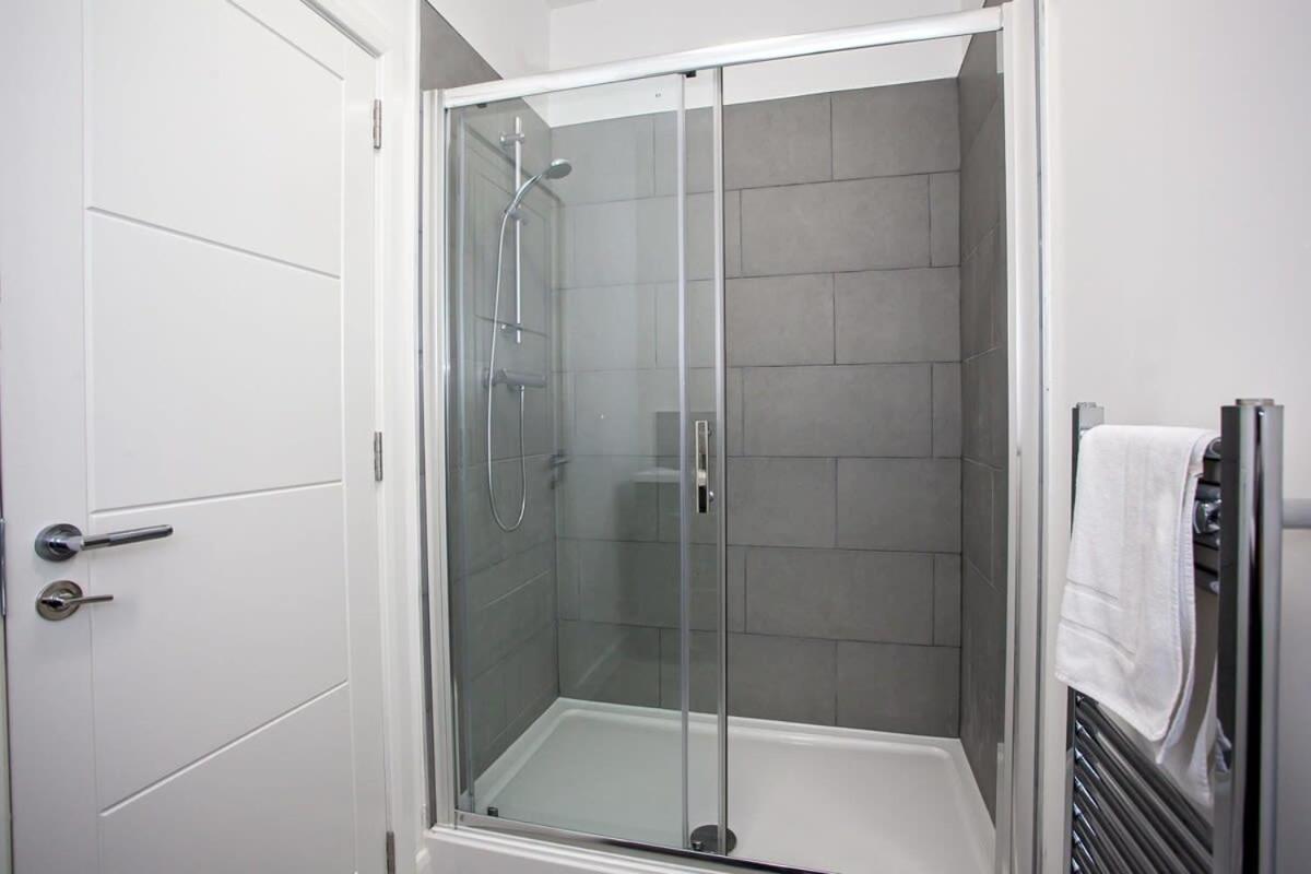 Lovely Open Plan 1 Bedroom Apartment In Bolton Bagian luar foto