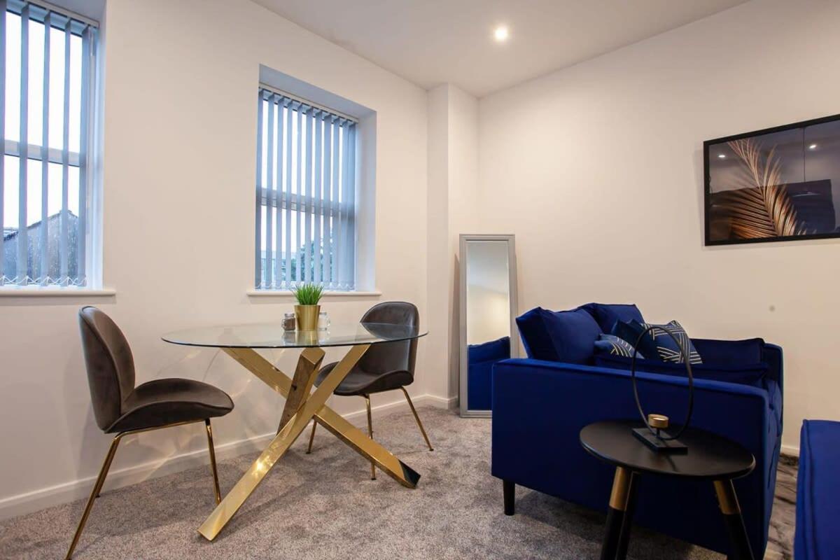 Lovely Open Plan 1 Bedroom Apartment In Bolton Bagian luar foto