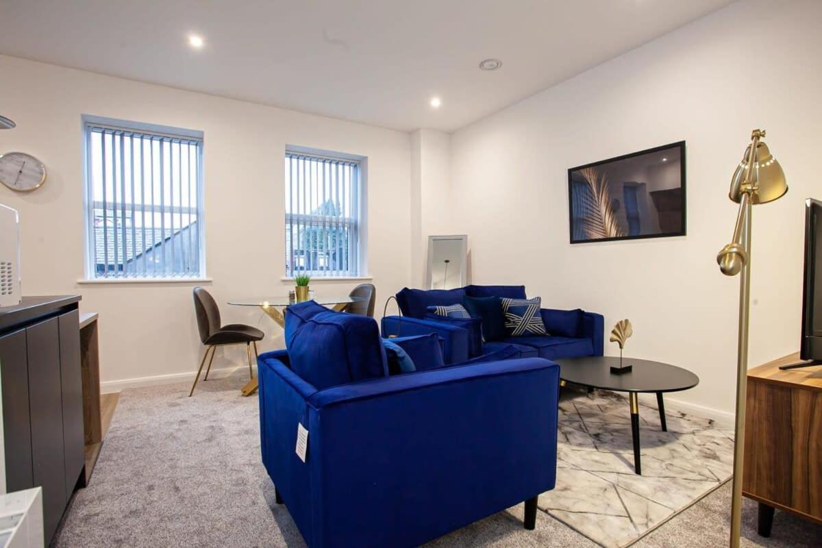 Lovely Open Plan 1 Bedroom Apartment In Bolton Bagian luar foto